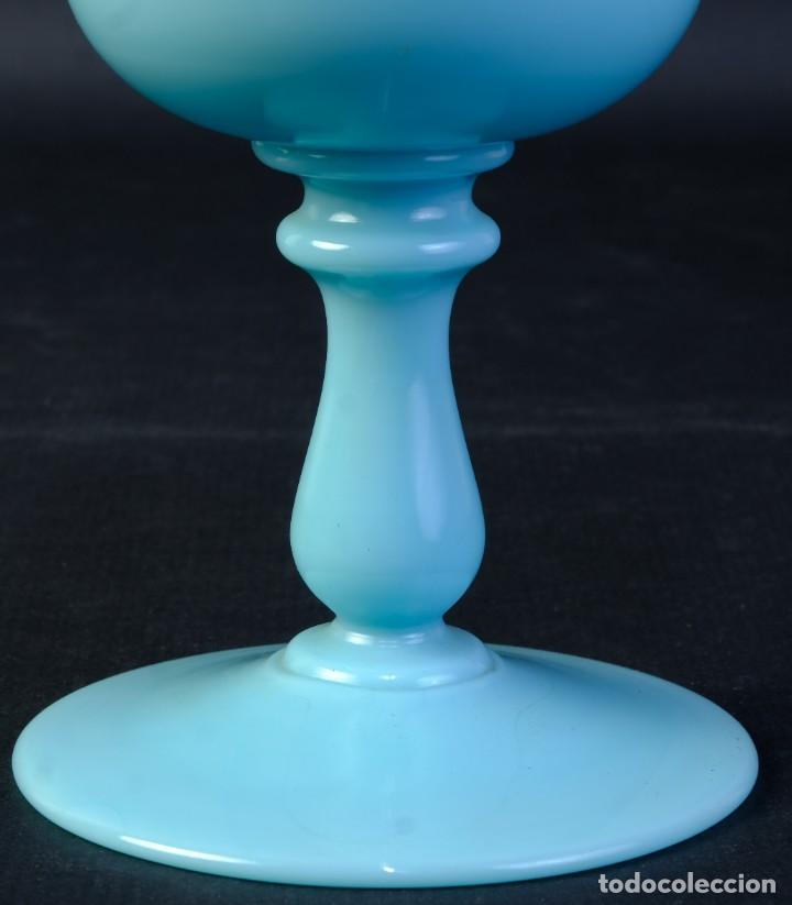 Antig&uuml;edades: Copa en opalina azul siglo XX - Foto 5