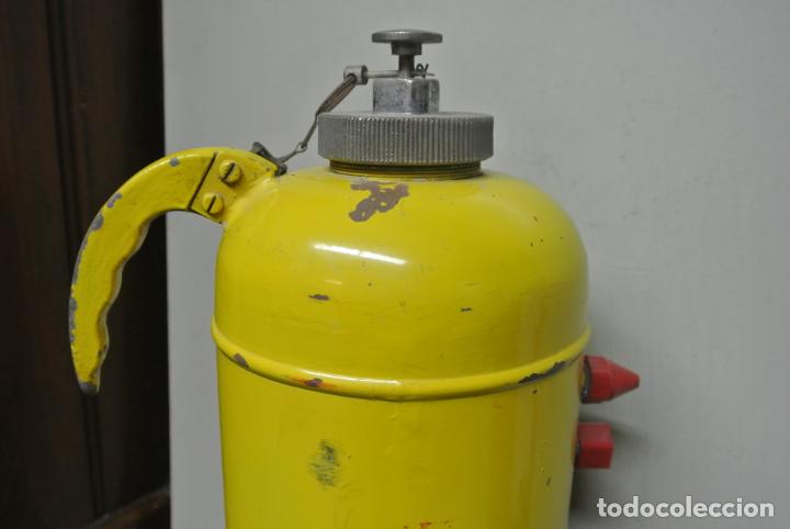 Antig&uuml;edades: Antiguo instintor. Parsi. Bomberos - Foto 3