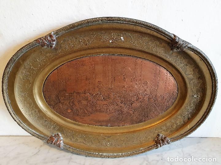Antiquit&eacute;s: -ANTIGUA FUENTE DE COBRE Y LATON CON GRABADOS