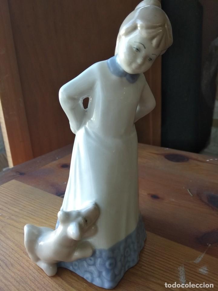 Antig&uuml;edades: FIGURA NI&Ntilde;A CON PERRO - Foto 1