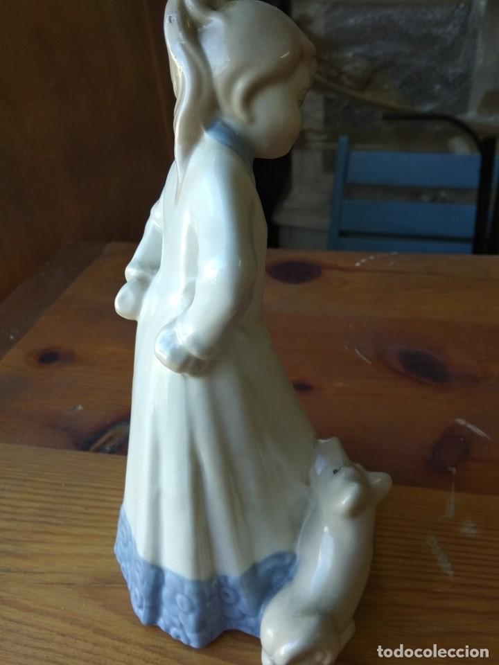 Antig&uuml;edades: FIGURA NI&Ntilde;A CON PERRO - Foto 2