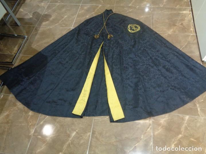 Antiques: BONITA CAPA DE PENITENTE DE TELA DE SEDA DE DAMASCO DE SEMANA SANTA COLOR NEGRO Y AMARILLO