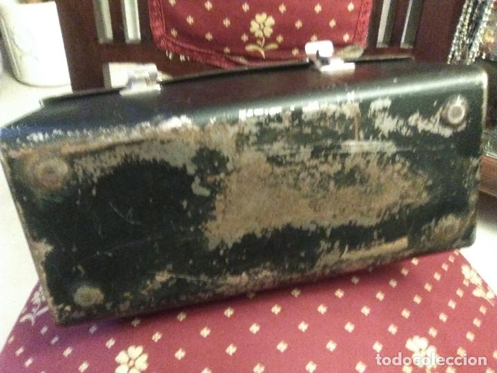 Antig&uuml;edades: ANTIGUA CARTERA DE CHAPA - Foto 2