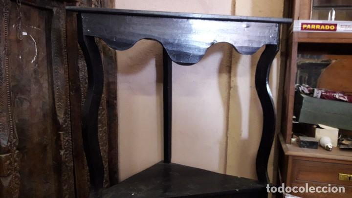 Antig&uuml;edades: Mesa rinconera rustica - Foto 1