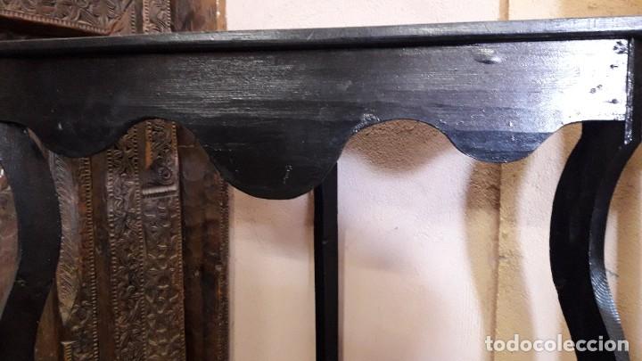 Antig&uuml;edades: Mesa rinconera rustica - Foto 3