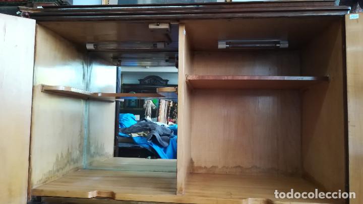 Antig&uuml;edades: MUEBLE BAR DE NOGAL ESTILO CHIPPENDALE - Foto 4