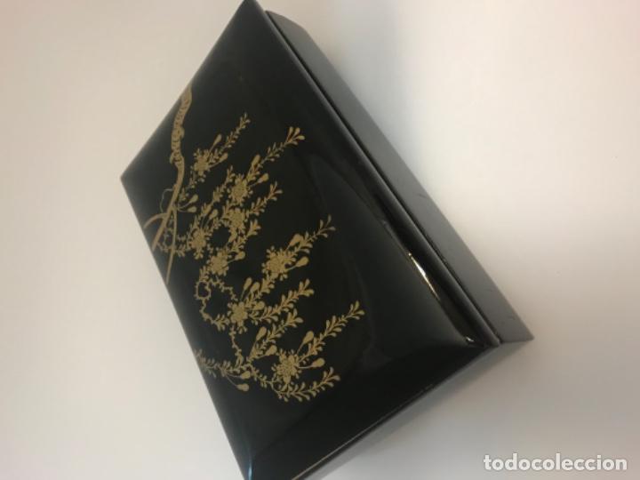 Antig&uuml;edades: Caja de m&uacute;sica joyero - Foto 1