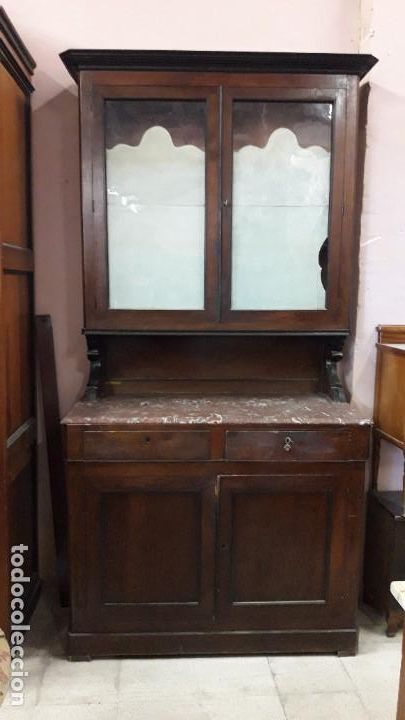 Antig&uuml;edades: Aparador de dos cuerpos - Foto 1