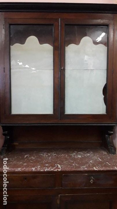 Antig&uuml;edades: Aparador de dos cuerpos - Foto 3