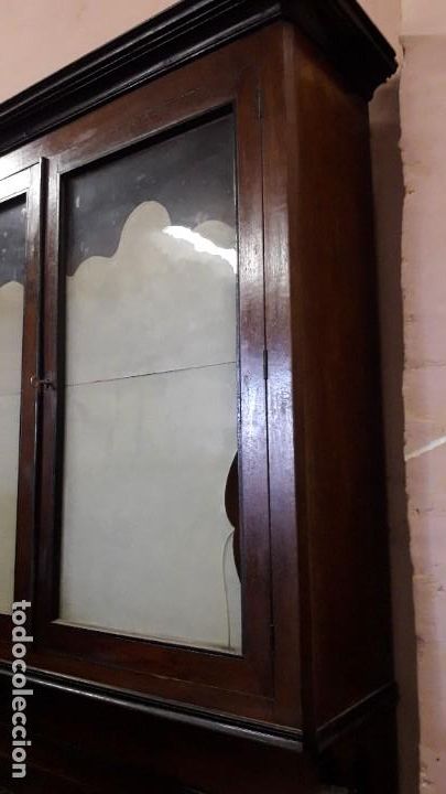 Antig&uuml;edades: Aparador de dos cuerpos - Foto 4
