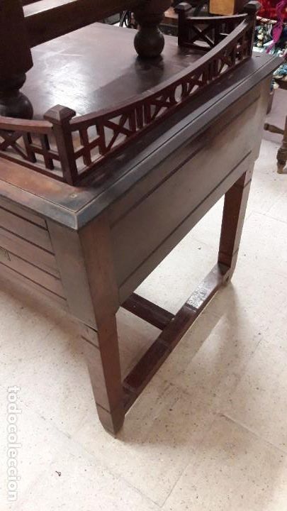 Antig&uuml;edades: Mesa de despacho con barandilla - Foto 4