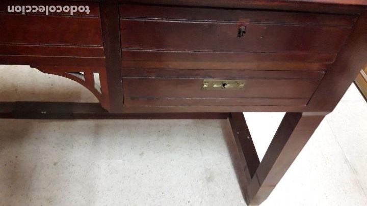 Antig&uuml;edades: Mesa de despacho con barandilla - Foto 6