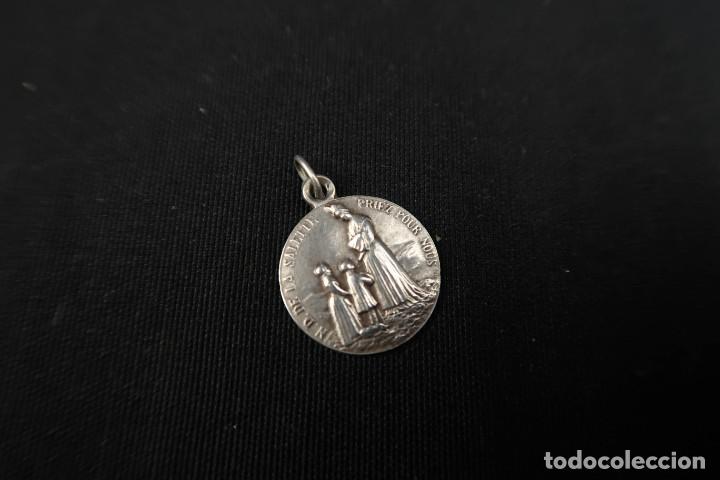 Antig&uuml;edades: Antiguas Medalla Religiosa de Plata - Foto 2