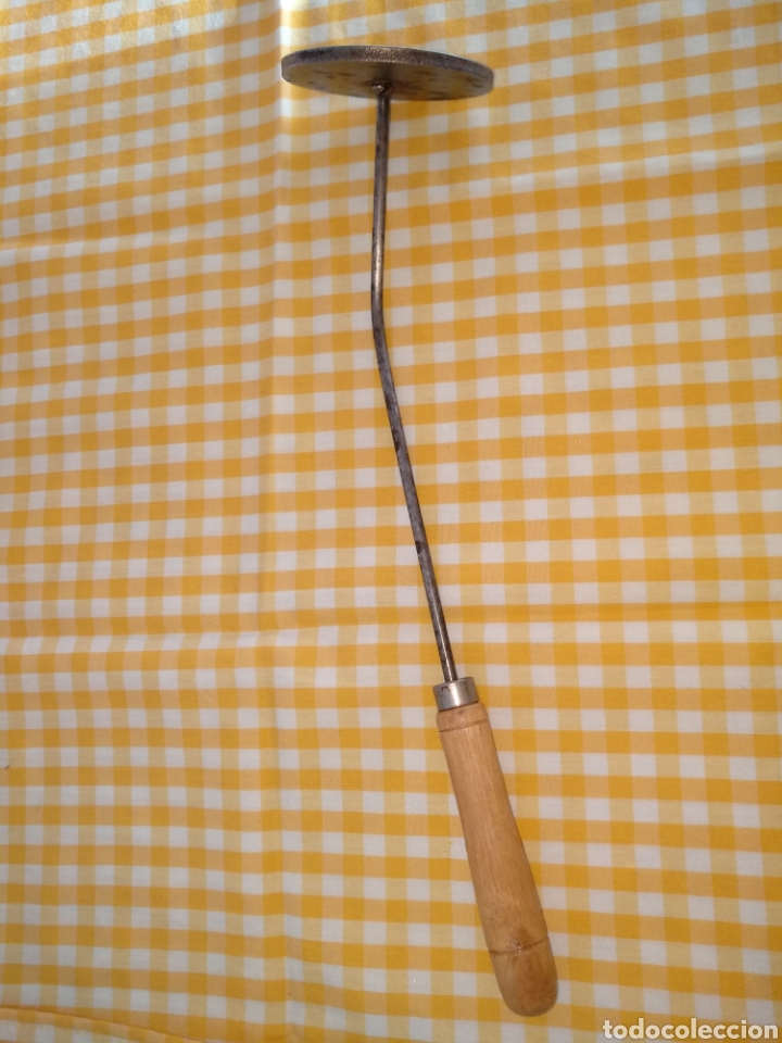 Antiquit&eacute;s: Quemador de az&uacute;car para postres tipo crema catalana. Hierro y mango de madera.