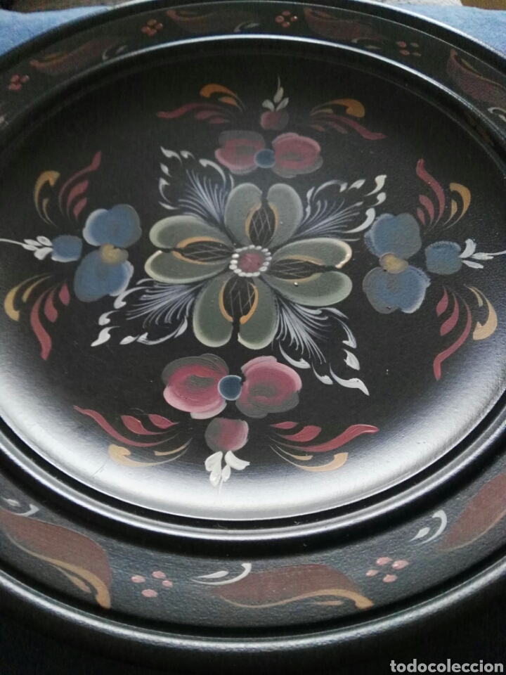 Antig&uuml;edades: Plato en Madera, y pintado a mano. - Foto 3