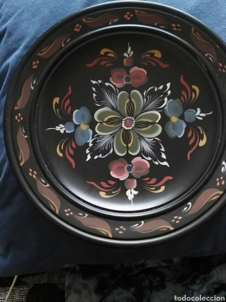 Antig&uuml;edades: Plato en Madera, y pintado a mano. - Foto 1