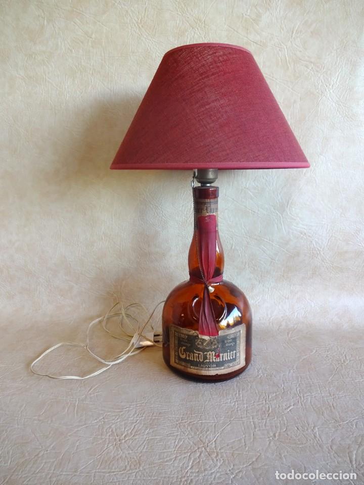 Oggetti Antichi: antigua lampara hecha con botella de grand marnier