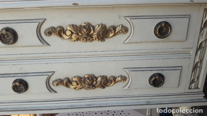 Antig&uuml;edades: Mesilla lacada - Foto 2