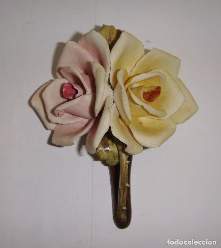 Antig&uuml;edades: Flores de Biscuit. Capodimonte. Italia. - Foto 2