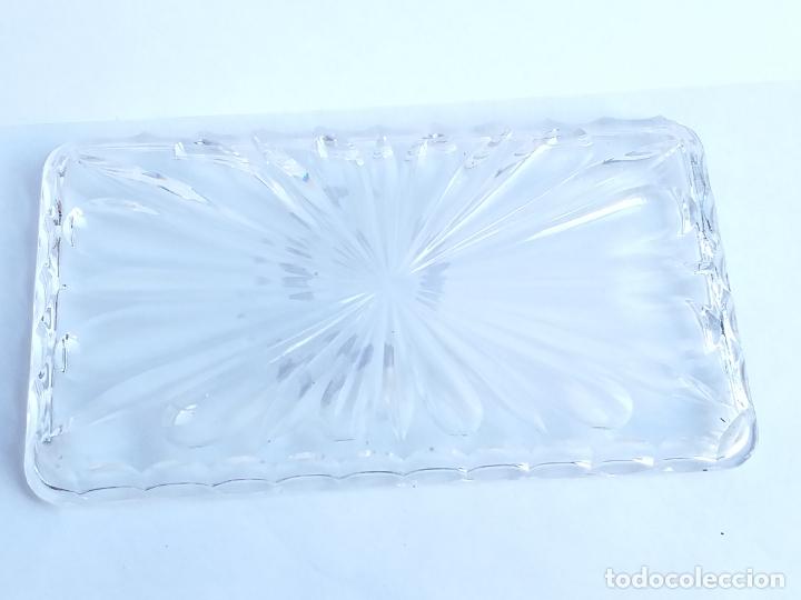 Antig&uuml;edades: Bandeja rectangular de cristal tallado. 18 cm x 10 cms. Perfecta conservaci&ograve;n. - Foto 5