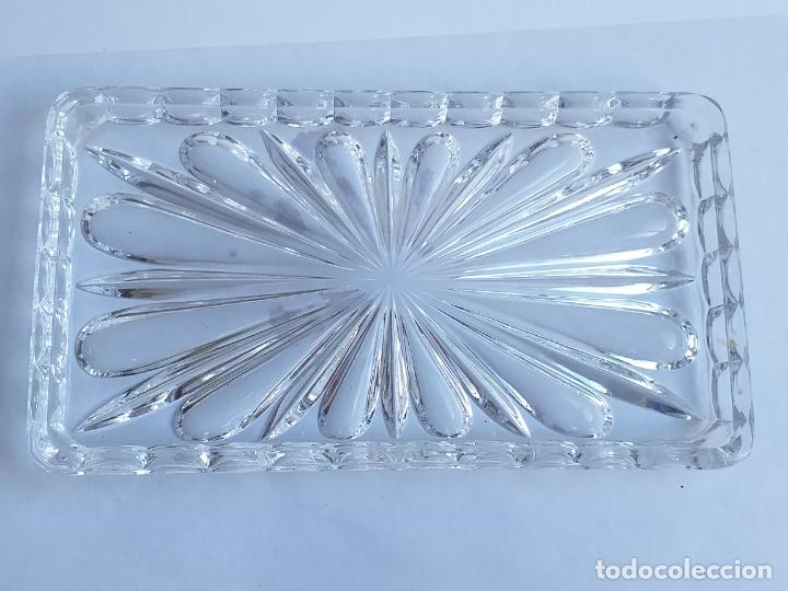 Antig&uuml;edades: Bandeja rectangular de cristal tallado. 18 cm x 10 cms. Perfecta conservaci&ograve;n. - Foto 1