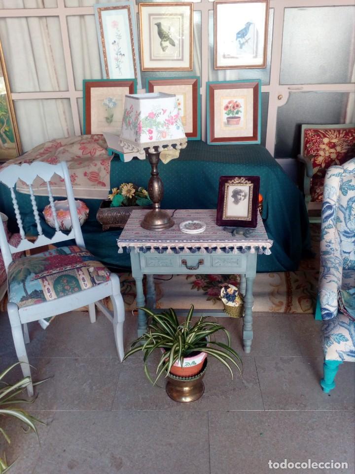 Antig&uuml;edades: Mesa tapizada. - Foto 1