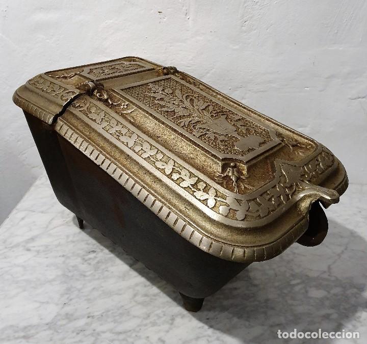 Antig&uuml;edades: ANTIGUA CARBONERA DE BRONCE Y FUNDIDO - Foto 3