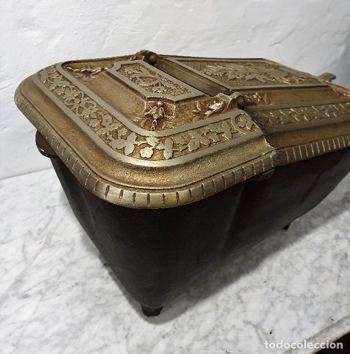Antig&uuml;edades: ANTIGUA CARBONERA DE BRONCE Y FUNDIDO - Foto 5