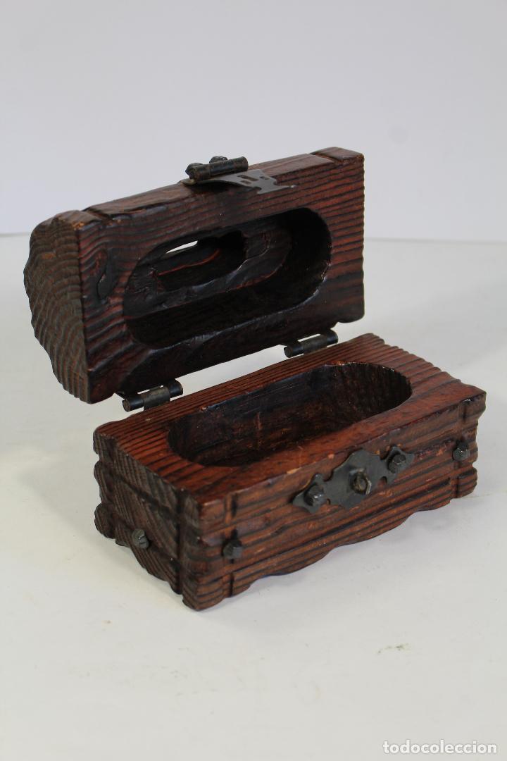 Antig&uuml;edades: caja cofre hucha en madera - Foto 3