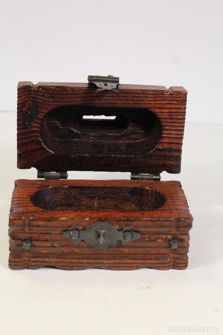 Antig&uuml;edades: caja cofre hucha en madera - Foto 4