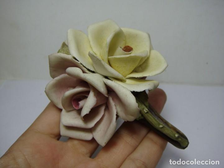 Antig&uuml;edades: Flores de Biscuit. Capodimonte. Italia. - Foto 3
