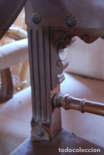 Antig&uuml;edades: Sill&oacute;n de madera y cuero - Foto 4