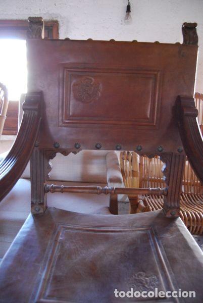 Antig&uuml;edades: Sill&oacute;n de madera y cuero - Foto 7