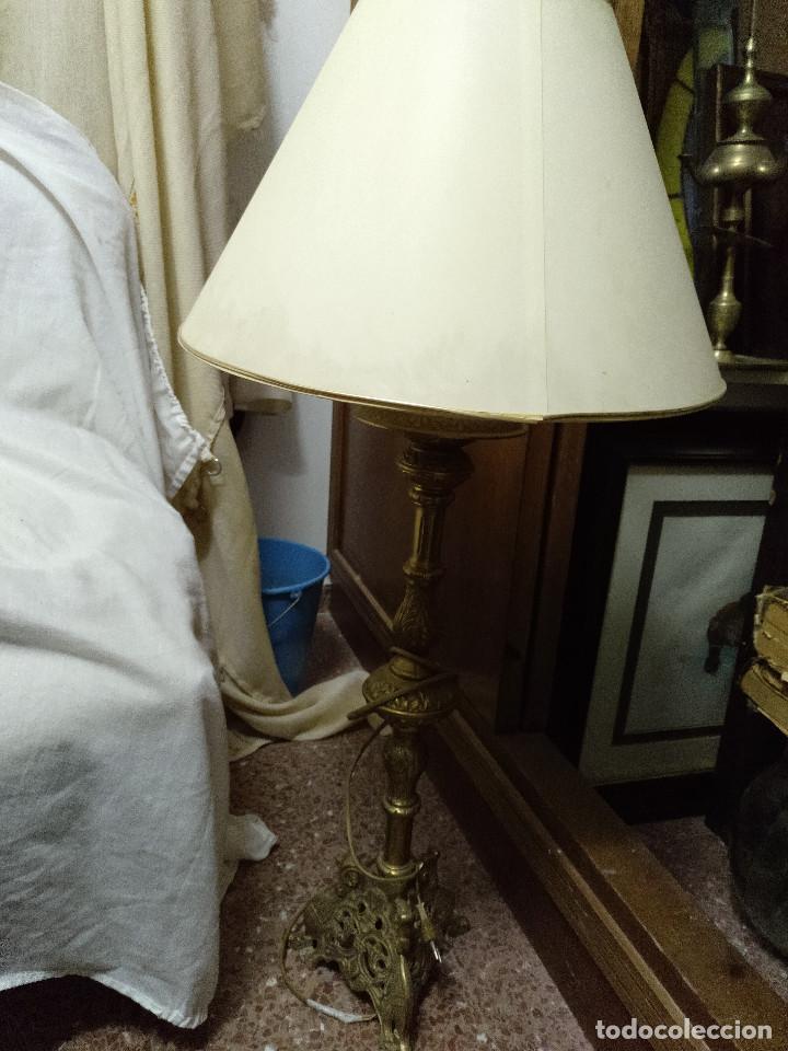 Antig&uuml;edades: Espectacular lampara de pie de bronce. - Foto 2
