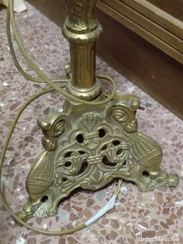 Antig&uuml;edades: Espectacular lampara de pie de bronce. - Foto 4