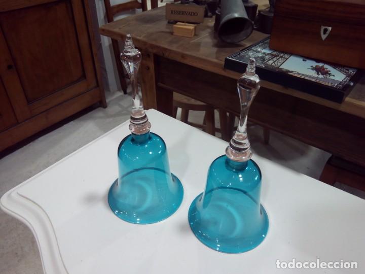 Antig&uuml;edades: PAREJA DE CAMPANAS DE CRISTAL - Foto 1