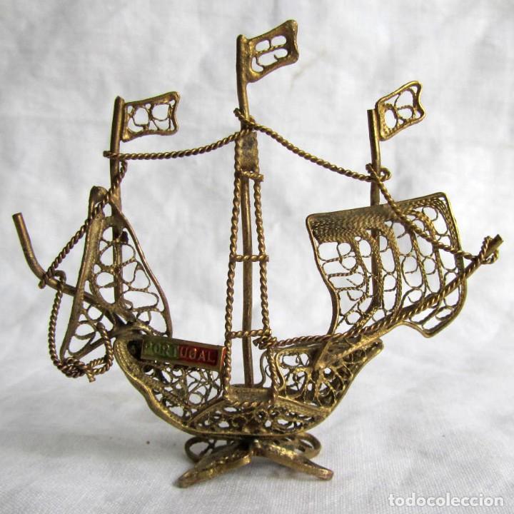 Antig&uuml;edades: Peque&ntilde;o barco de filigrana met&aacute;lica Recuerdo de Portugal