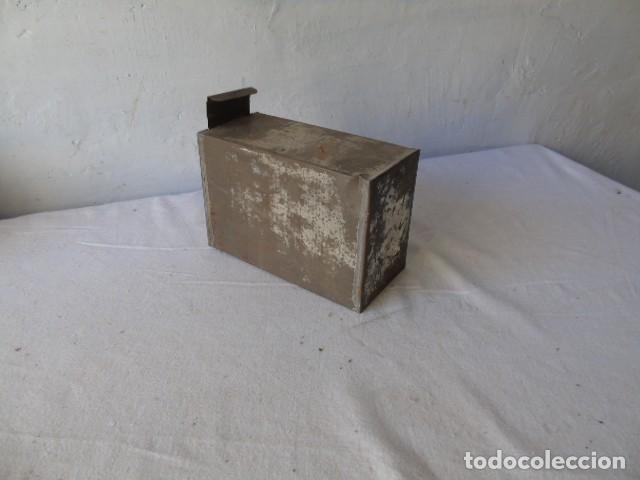 Antig&uuml;edades: semillero antiguo de lata - Foto 2
