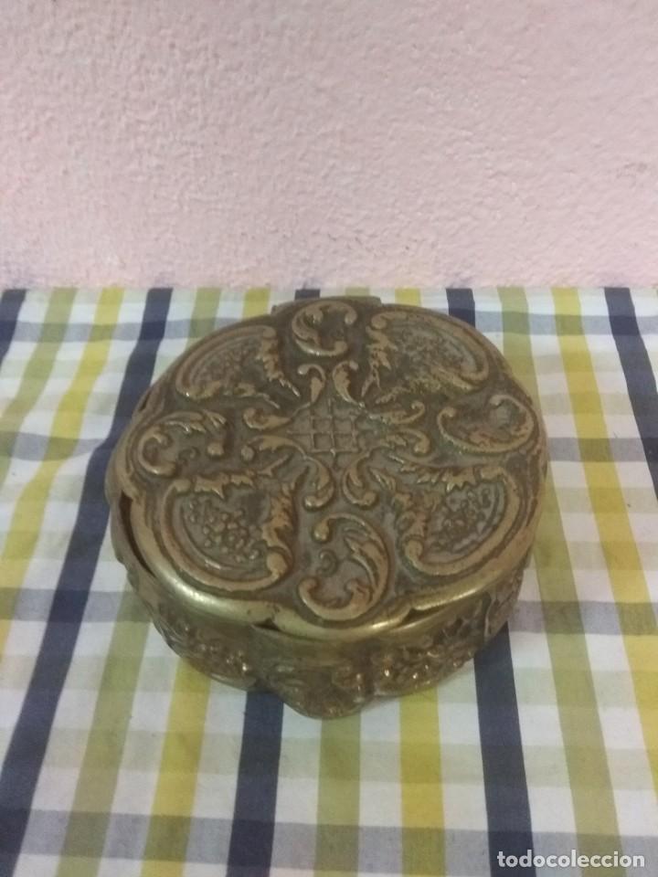 Antig&uuml;edades: Joyero en bronce - Foto 1