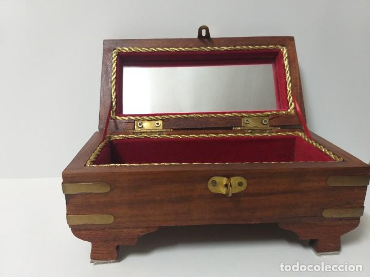 Antig&uuml;edades: Caja joyero de madera y laton - Foto 6