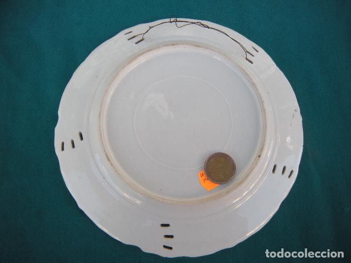 Antig&uuml;edades: PLATO PORCELANA CALADO - Foto 2