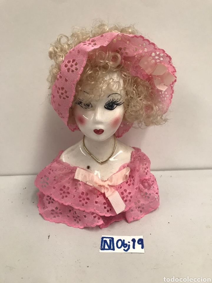 Antig&uuml;edades: Mujer de &eacute;poca de porcelana - Foto 1