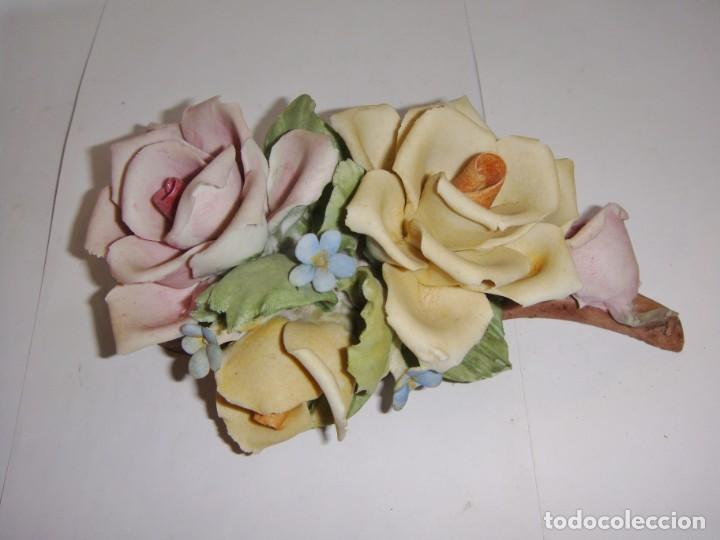 Antig&uuml;edades: Flores de Biscuit. Capodimonte. Italia. - Foto 1