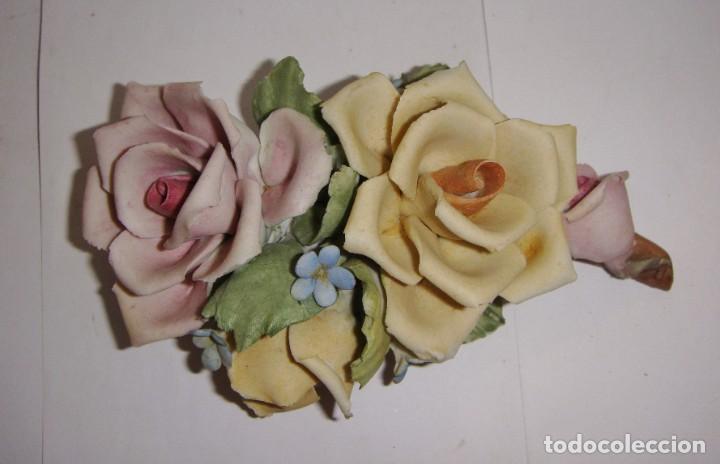 Antig&uuml;edades: Flores de Biscuit. Capodimonte. Italia. - Foto 3