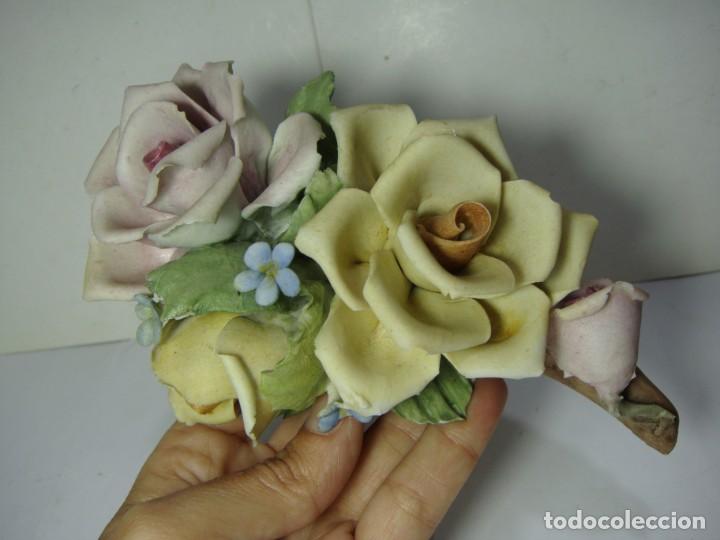 Antig&uuml;edades: Flores de Biscuit. Capodimonte. Italia. - Foto 4