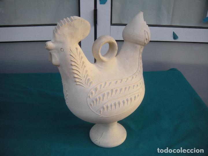 Antig&uuml;edades: BOTIJO DE AGOST CON FORMA DE GALLO - Foto 1
