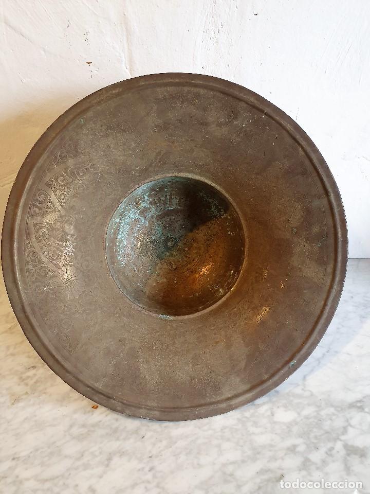 Antig&uuml;edades: FRUTERO DE LATON CON GRABADOS - Foto 1
