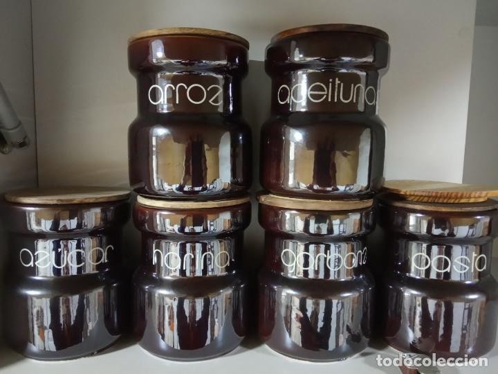 Oggetti Antichi: Lote botes cocina y una percha a juego