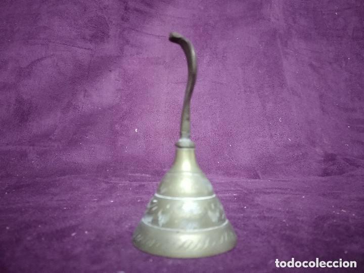 Antig&uuml;edades: Campana de bronce de mesa con forma de cobra - Foto 3