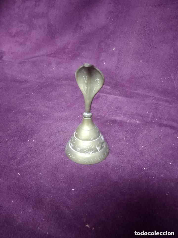 Antig&uuml;edades: Campana de bronce de mesa con forma de cobra - Foto 7